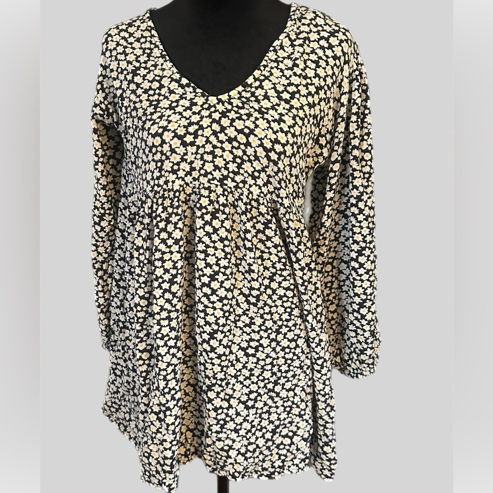 Billabong Black and White Floral Babydoll Flowy Top.